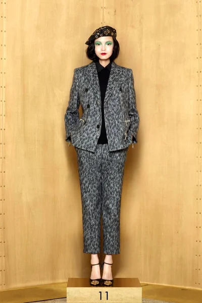 Look 11